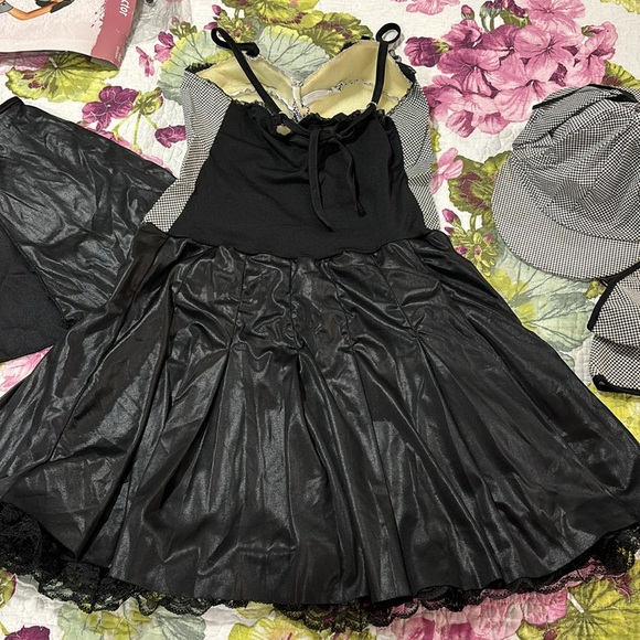 Halloween Costume Inspector, Sexy skirt, Cape, and Sherlock Holmes Style Hat - Picture 8 of 13